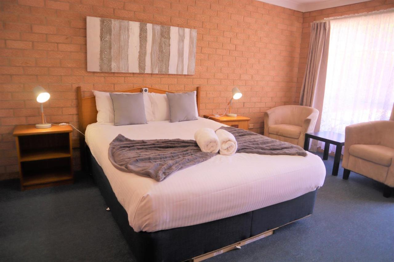 Golden Chain Aalana Motor Inn Каура Екстер'єр фото