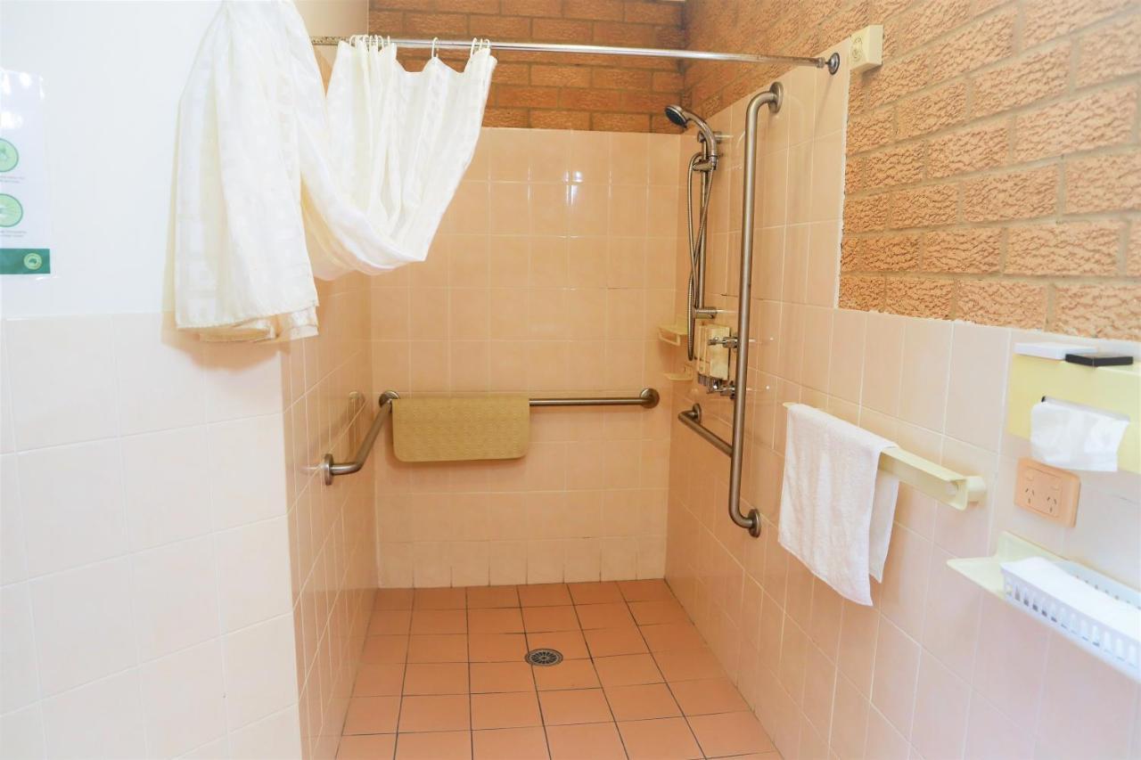 Golden Chain Aalana Motor Inn Каура Екстер'єр фото
