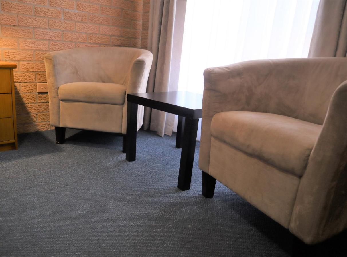 Golden Chain Aalana Motor Inn Каура Екстер'єр фото