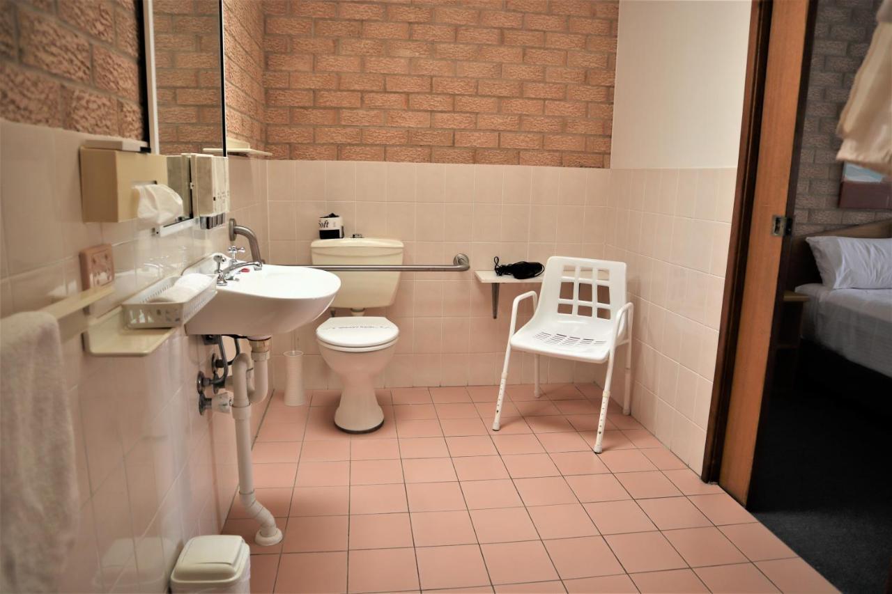 Golden Chain Aalana Motor Inn Каура Екстер'єр фото