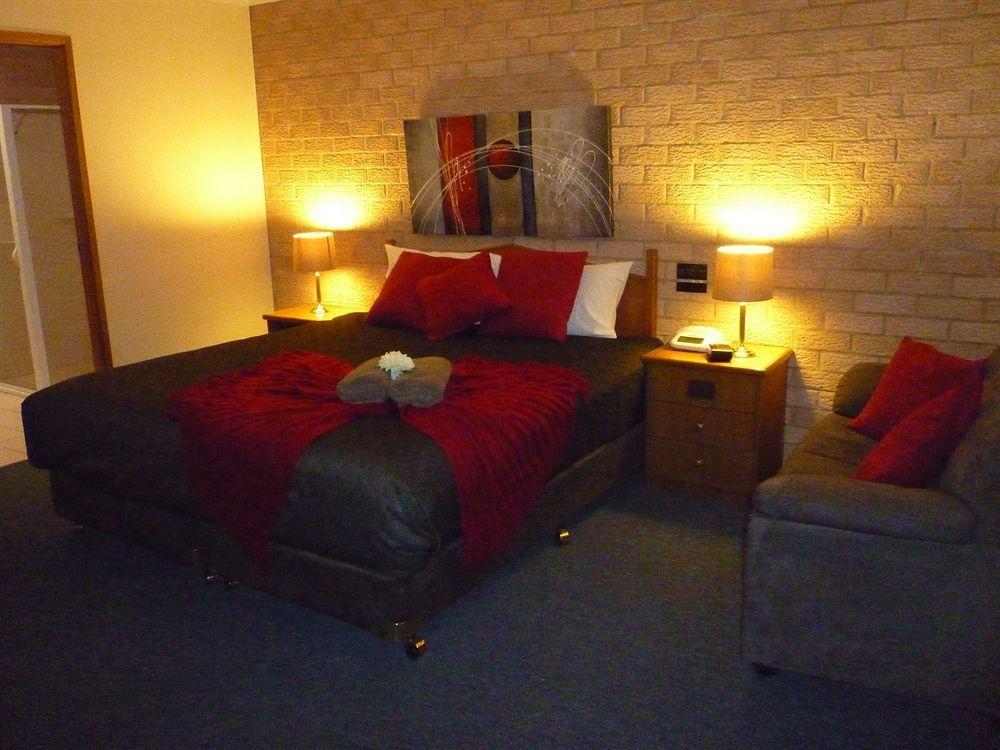 Golden Chain Aalana Motor Inn Каура Екстер'єр фото