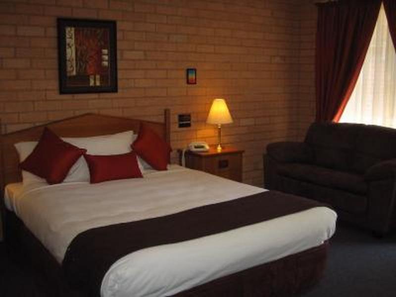 Golden Chain Aalana Motor Inn Каура Екстер'єр фото