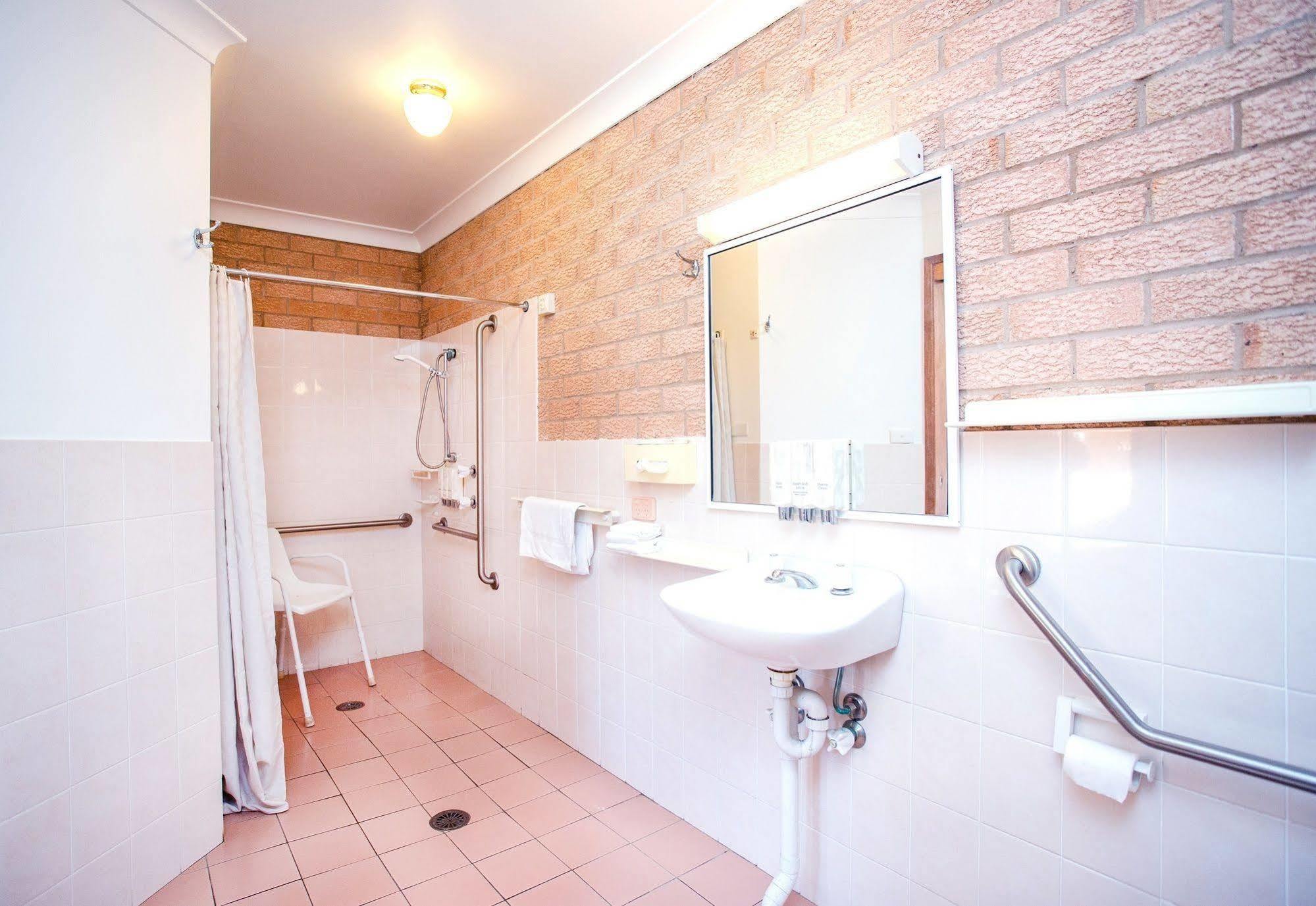 Golden Chain Aalana Motor Inn Каура Екстер'єр фото