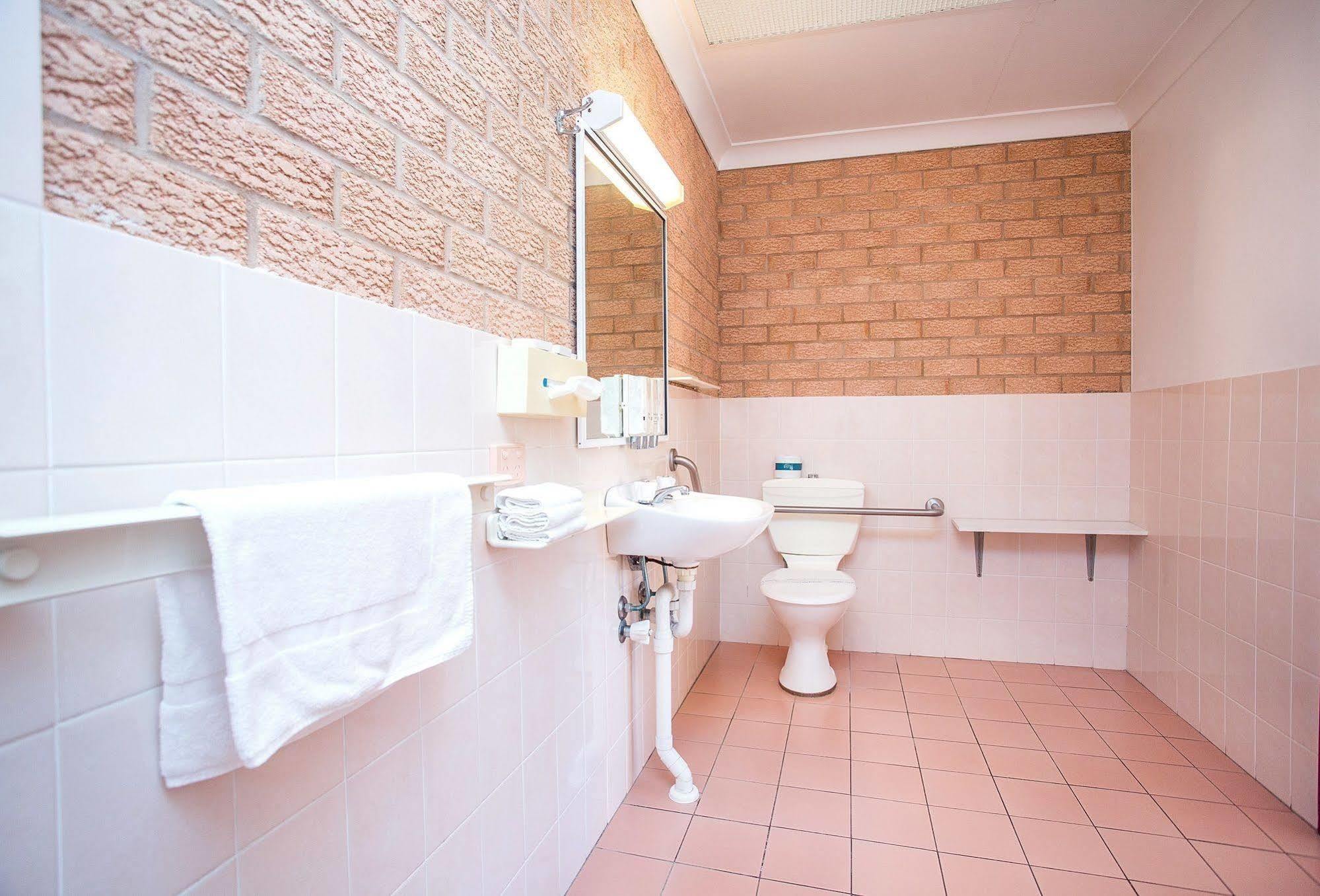 Golden Chain Aalana Motor Inn Каура Екстер'єр фото