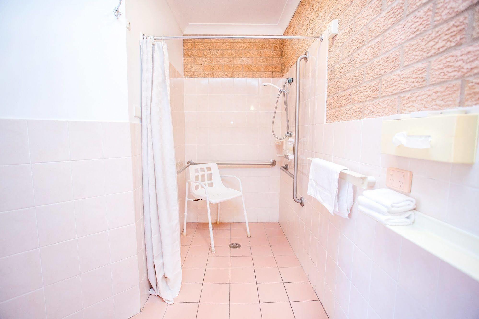 Golden Chain Aalana Motor Inn Каура Екстер'єр фото