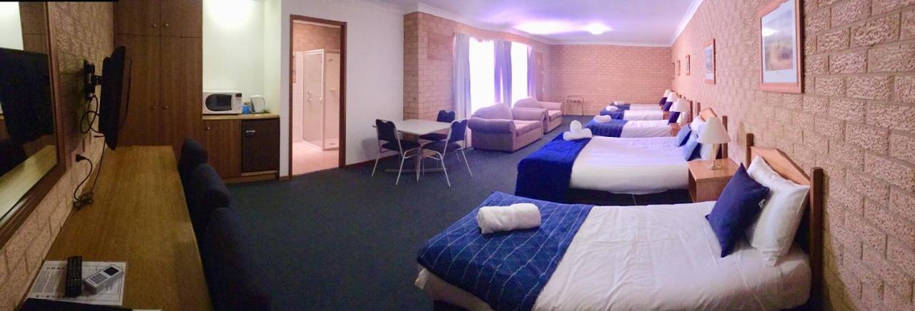 Golden Chain Aalana Motor Inn Каура Екстер'єр фото
